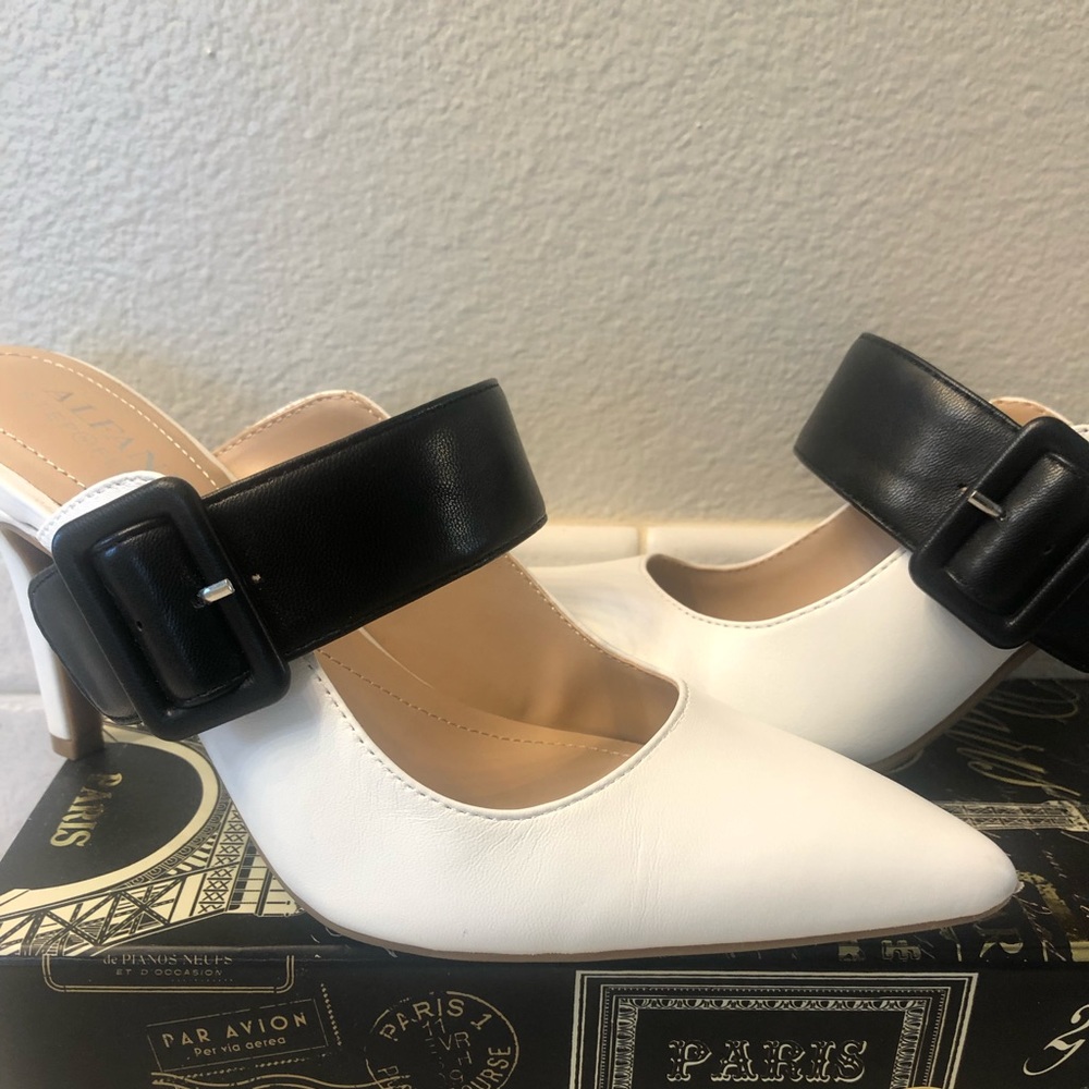 White/black 2 inch step n’ flex heels.